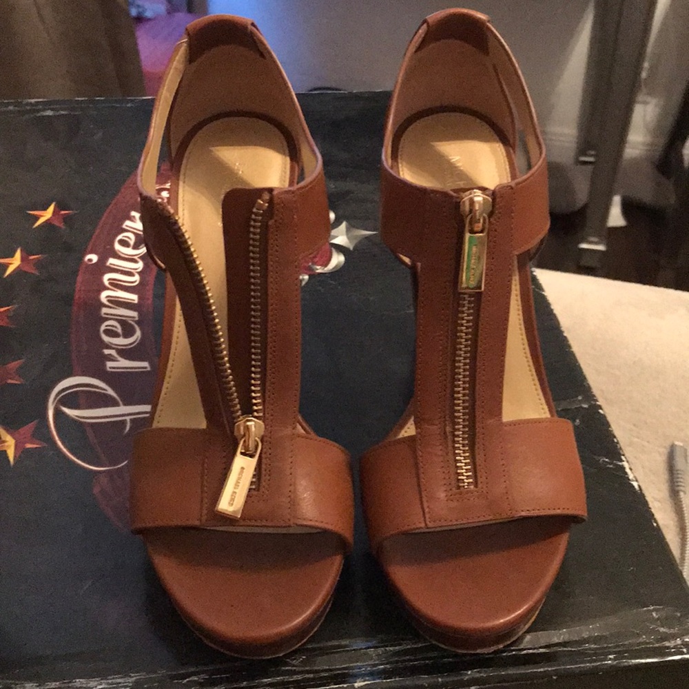 Shoes / heels / sandals
